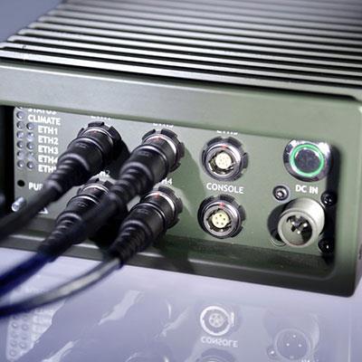 堅(jiān)固可靠的軍用移動(dòng)路由和計(jì)算機(jī)